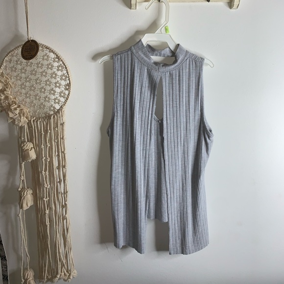 grey tank top/ crop top - Picture 2 of 4